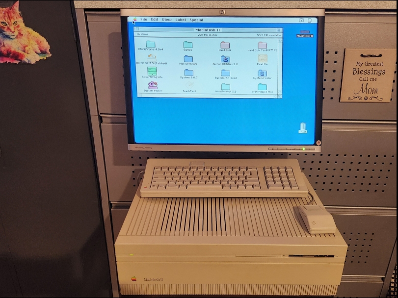 ComputerHobbyShop.com Maintosh II Vintage Restoration Picture 1